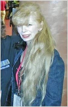 Newstone, Pauline