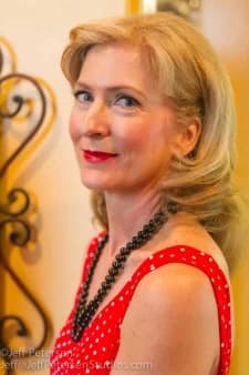 Grattan, Debbie